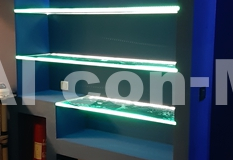 5-Svjetleca-staklena-polica