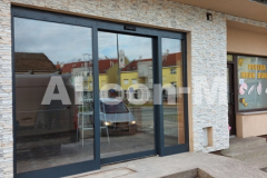 38-Ulazna-stijena-sa-automatskim-vratima